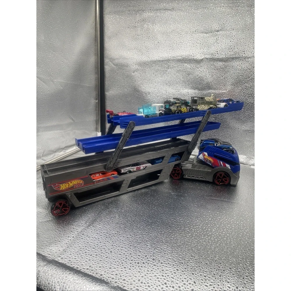 Hot‎ Wheels 2012 Mega Hauler Transporter Truck With 16 Cars Holds 50 Cars